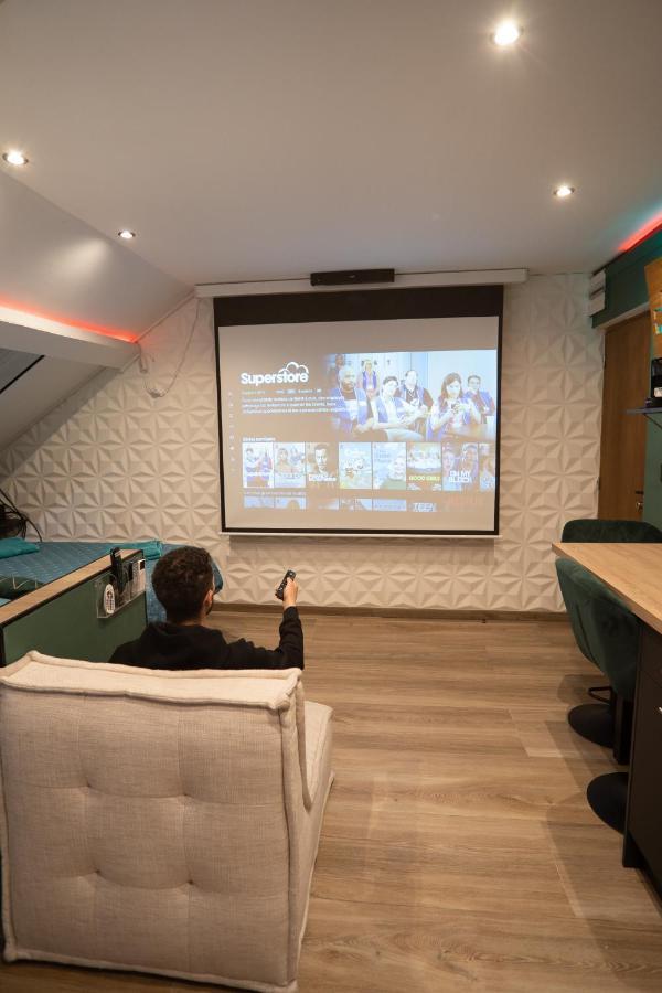 Capsule Color Deluxe Balneo I Ecran Home Cinema I Console De Jeux Trith-Saint-Leger Exterior photo