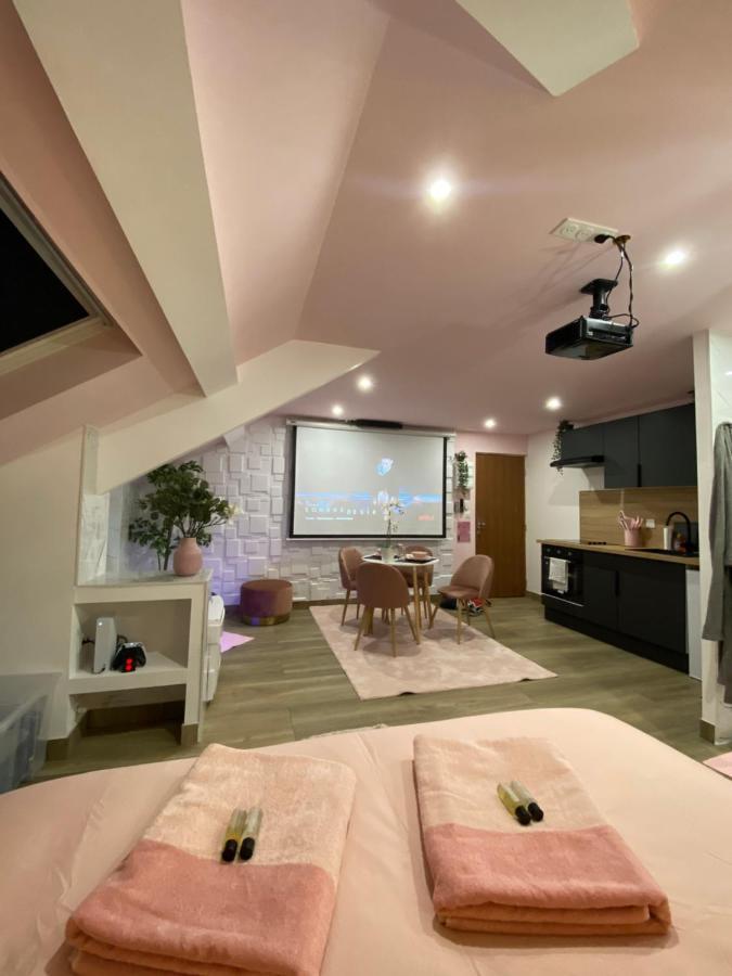 Capsule Color Deluxe Balneo I Ecran Home Cinema I Console De Jeux Trith-Saint-Leger Exterior photo