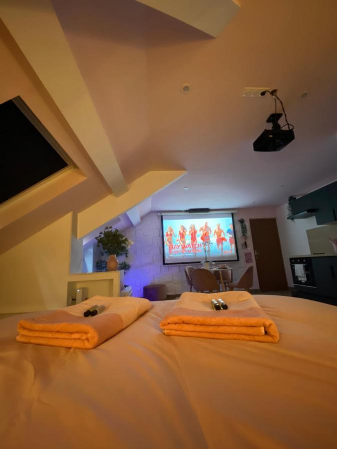 Capsule Color Deluxe Balneo I Ecran Home Cinema I Console De Jeux Trith-Saint-Leger Exterior photo